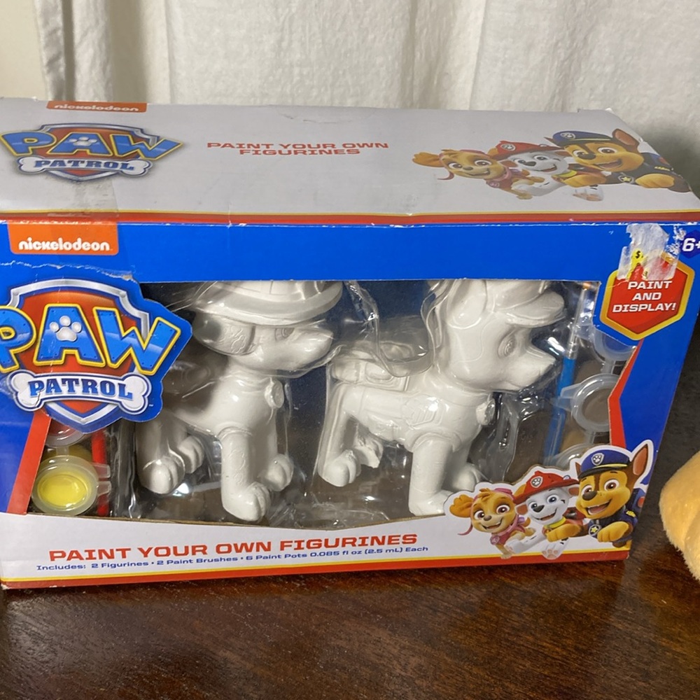 PAW Patrol Chase Plush and DIY Figurine Set - Picture 2 of 4